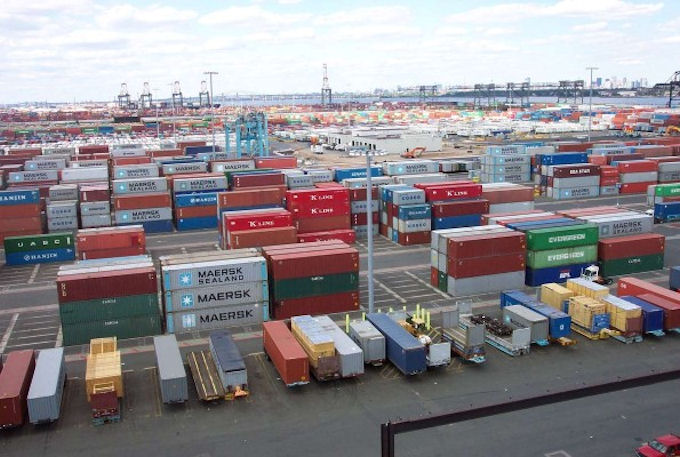 Экспорт украинских товаров на 500 миллионов долларов превысил импорт