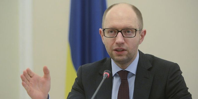 Яценюк призывает к введению НДС-счетов