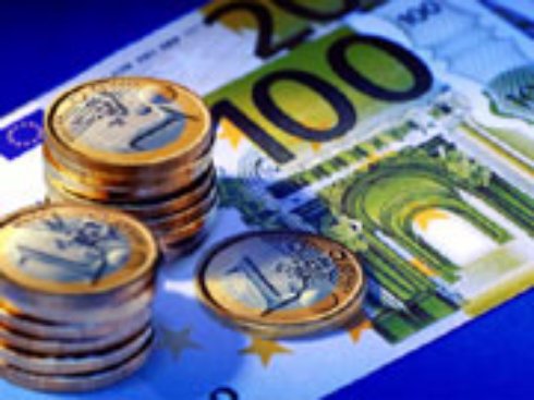 Обвал евро к доллару до минимума за 12 лет сыграл на руку хедж-фондам