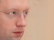 Яценюк заявил, что намерен инициировать увеличение размера премии Кабмина