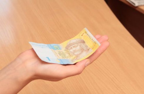З 1 вересня в Україні піднімуть зарплати та пенсії