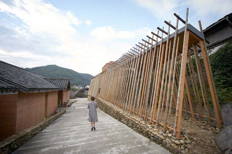В Китае построили город из бамбука