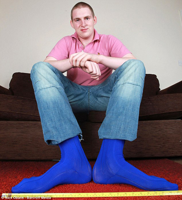 19-летний британец носит обувь 63-го размера! (фото)