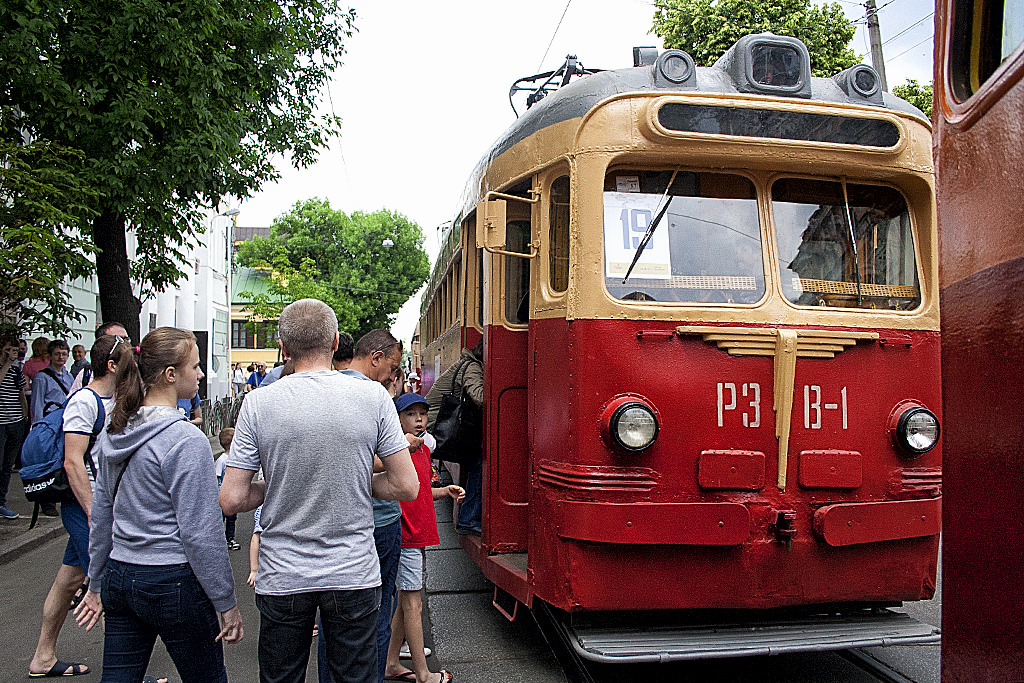В Киеве прошел удивительный парад трамваев