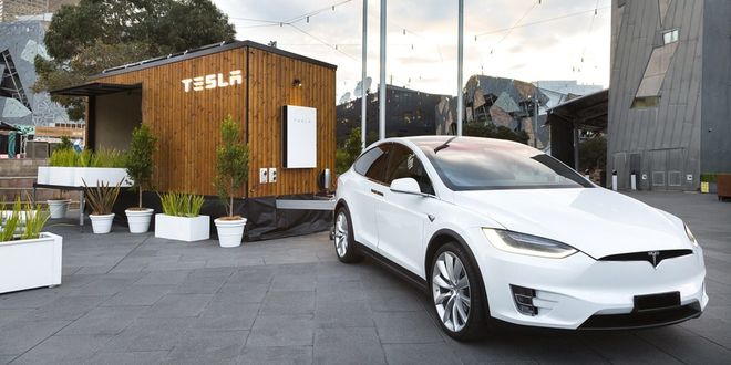 Tesla показала дом будущего на колесах (фото)