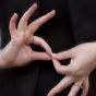 Умные перчатки научились переводить язык жестов в «живую» речь
