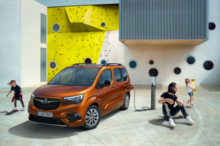Opel представил новый электрический минивэн с запасом хода в 280 км