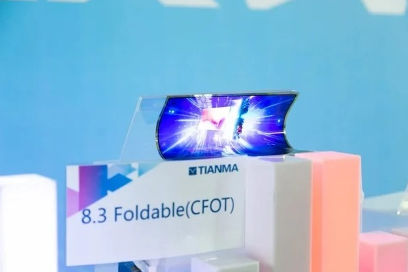 Tianma показала экран для огромных складных смартфонов